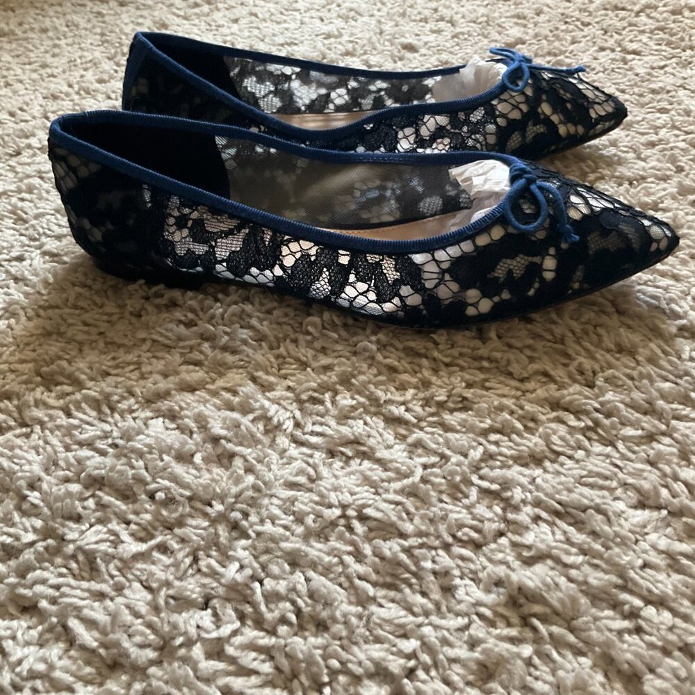 J.CREW gemma lace ballet flat. SIZE: 5M. COLOR: navy. - Picture 3 of 7